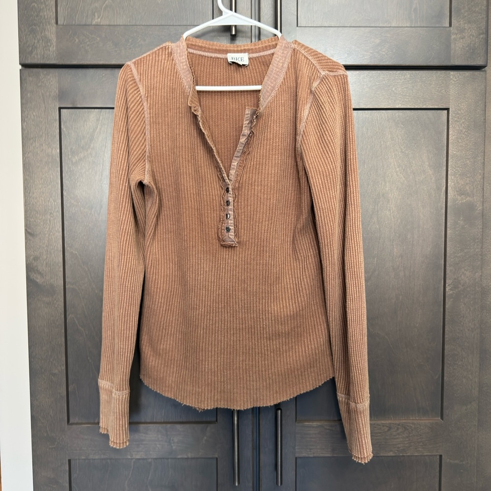 Women's Brown Ribbed Long Sleeve Top Washed Henley
BKE L